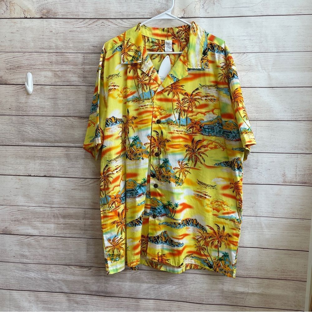 NEW WITH TAGS PALMWAVE HAWAIIAN SHIRT IN TROPICAL PRINT